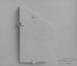 12 Photographies des Moulages d´Inscriptions de l´Isola Sacra